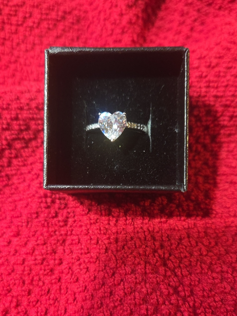 NWT 2.0 ctw Heart-Shaped Moissanite S925 Sterling Silver Ring. Size 6